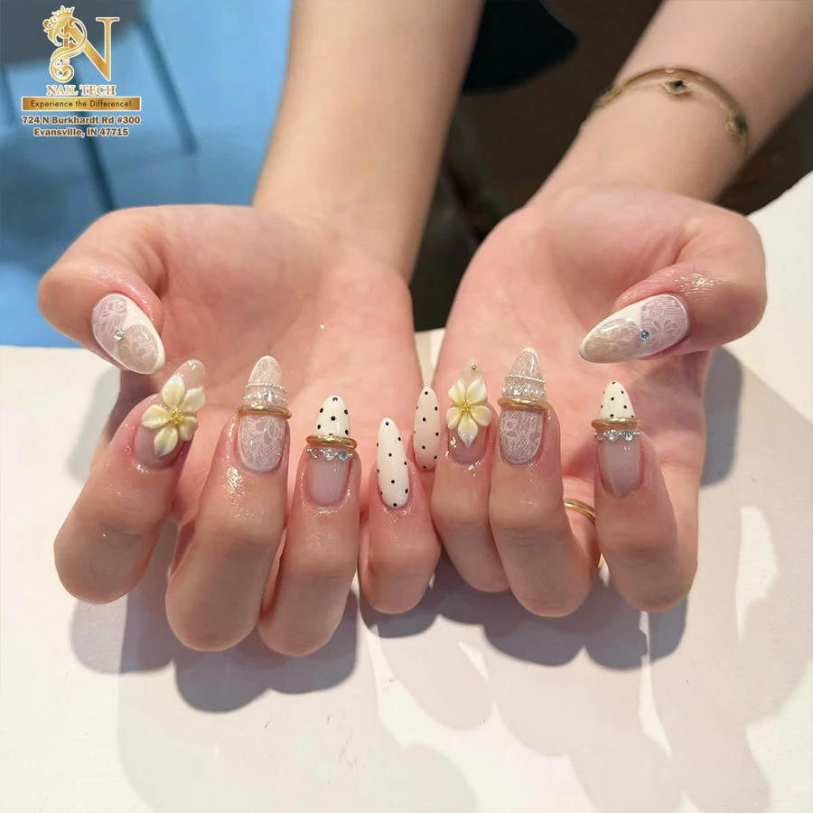 Nail Tech
